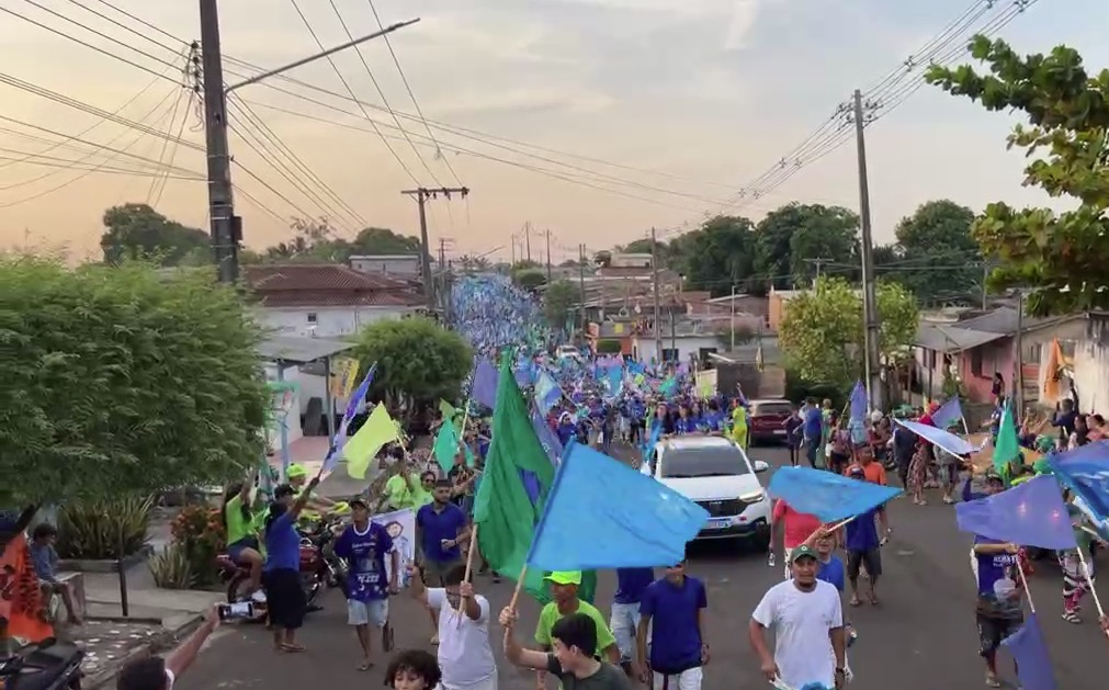 Macelly arrasta multidão recorde e está a um passo de se tornar a primeira prefeita da história de Maués.