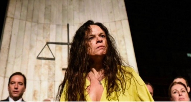 Janaína afirma a Jair Renan que existem cinco nomes “mais preparados” que Flávio